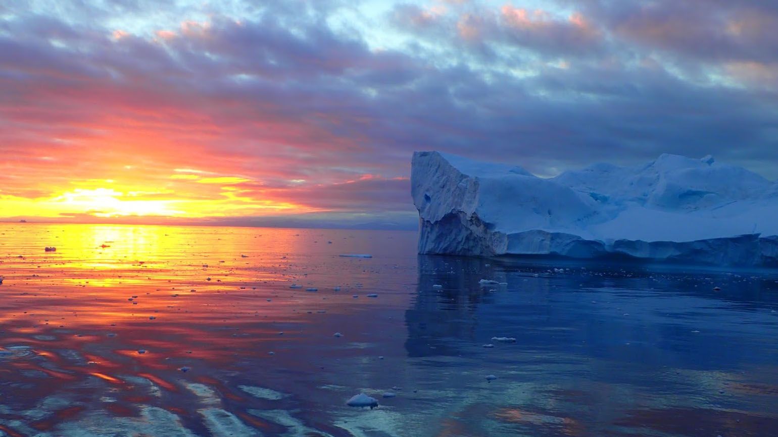 A brilliant sunset in South Pole.